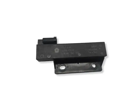 Jeep Grand Cherokee Aerial antenna amplifier 68068148AA 64469T 2840864100300