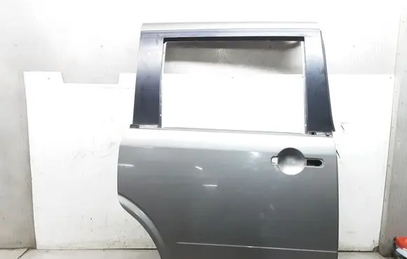 Nissan Prairie Rear door