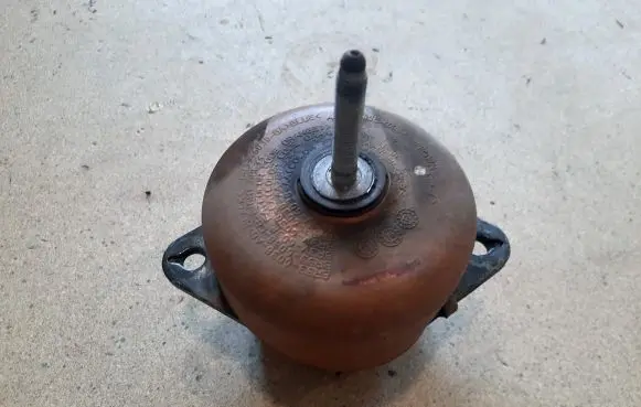 Engine mount bracket