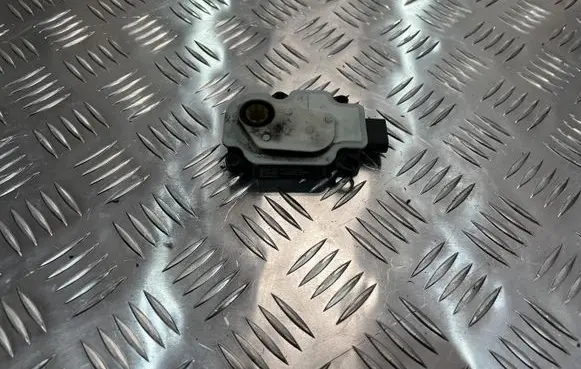 Mazda 3 Throttle body valve HF32-20130