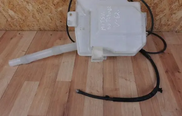 Mitsubishi Outlander Lamp washer fluid tank 8260A560