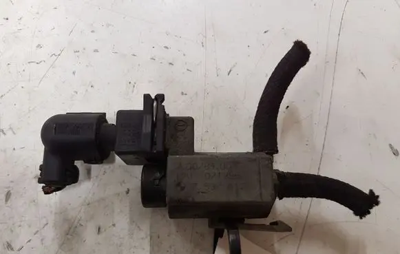 BMW 3 E90 E91 Vacuum valve 70078400 7537612