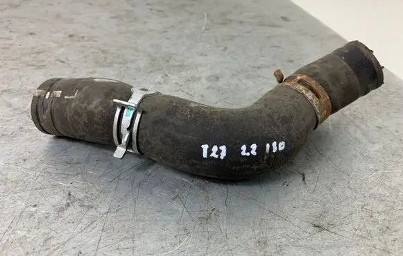 Toyota Avensis T270 Engine coolant pipe/hose