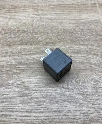 Audi A6 S6 C5 4B Other relay 8D0951253A V23134B52X301 373