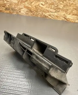 Mercedes-Benz E W212 Front bumper mounting bracket A2128852363