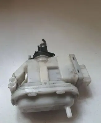 Volkswagen PASSAT B4 Central locking vacuum pump 3A08621530