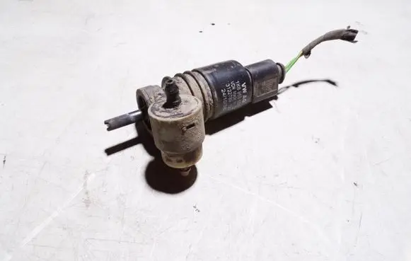 Volkswagen Touran II Windscreen/windshield washer pump 1K6955651