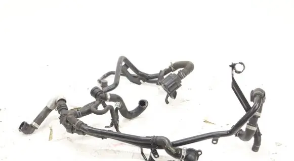 Volkswagen PASSAT B8 Engine coolant pipe/hose 04L121065CR