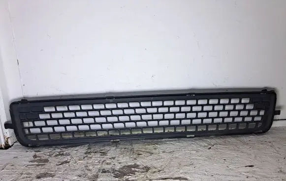 Volvo V70 Front bumper lower grill 30763113 30678636