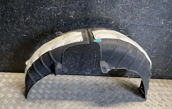 Rear arch fender liner splash guards