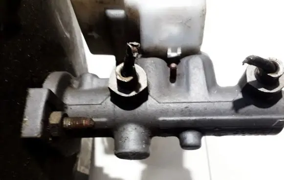 Master brake cylinder