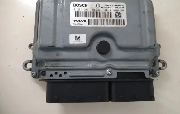 Volvo V70 Engine control unit/module 31286086