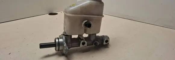 Hyundai i30 Master brake cylinder