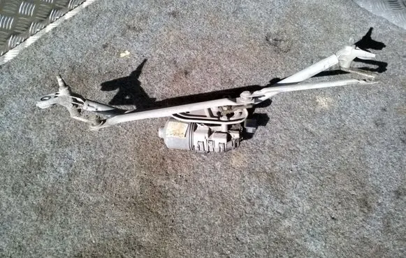 Volkswagen PASSAT B5.5 Front wiper linkage and motor 0390241505 3B1955113C