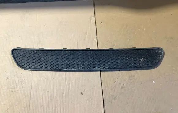 Mercedes-Benz E W212 Front bumper lower grill 13002911