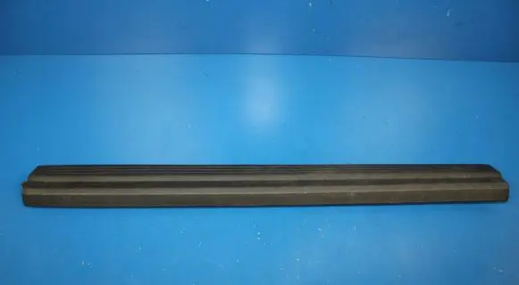 Mercedes-Benz CLS C218 X218 Front sill trim cover