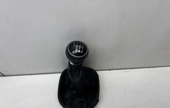 Volkswagen Touran II Gear lever shifter trim leather/knob 1T0711113AK 08062011