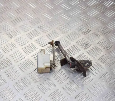 Maserati Ghibli Rear air suspension level height sensor 89089984