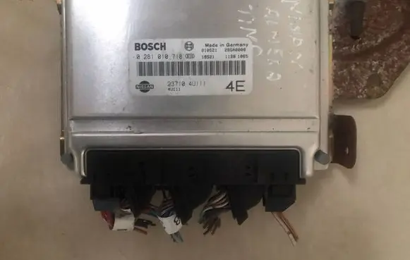Nissan Almera Tino Engine control unit/module 0281010718 237104U111