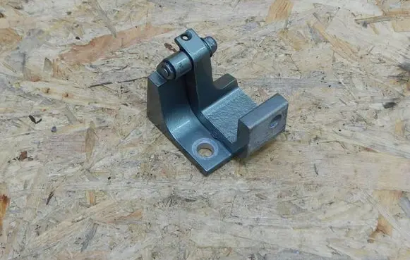 Volkswagen Multivan T5 Front door upper hinge 7H0831401