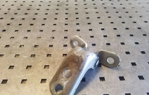 Toyota RAV 4 (XA20) Front door lower hinge 