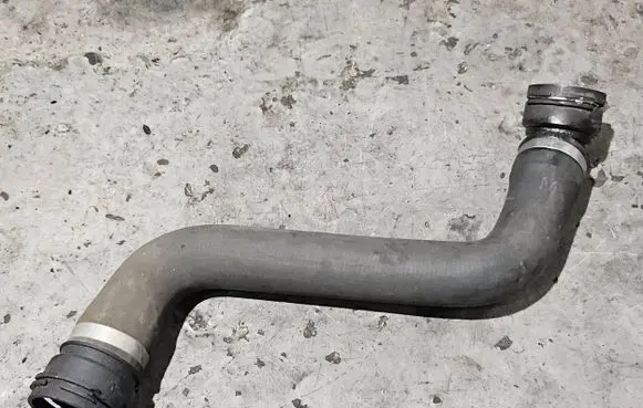 BMW 5 F10 F11 Engine coolant pipe/hose 17127809821