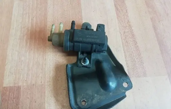 Renault Espace V (RFC) Turbo solenoid valve 149566740R 70181413 149579453R