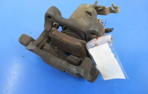 Volkswagen Cross Touran I Rear brake caliper