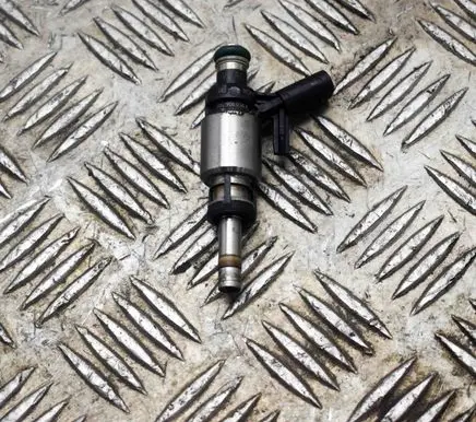 Volkswagen Golf VII Fuel injector 06L906036K 0261500244