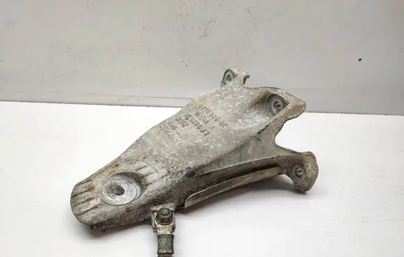 BMW 5 E60 E61 Engine mounting bracket 6770834