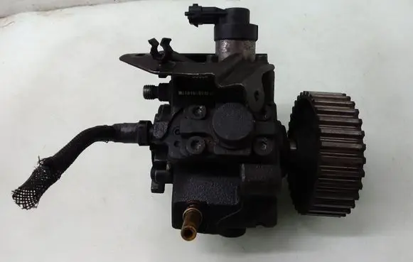 Ford Focus Fuel injection high pressure pump 0445010102