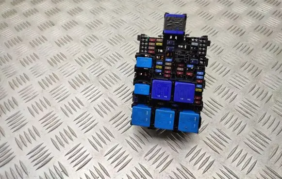 Dacia Sandero III Fuse module 