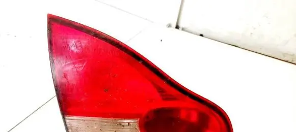 Toyota Avensis Verso Tailgate rear/tail lights
