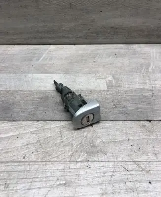 Volkswagen Golf Plus Front door lock (next to the handle) 5M0837167B