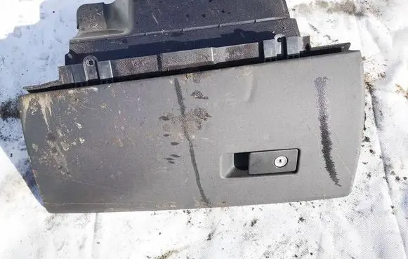 Volvo V70 Glove box 39891975