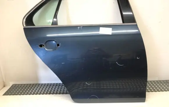 Volkswagen Jetta V Rear door 