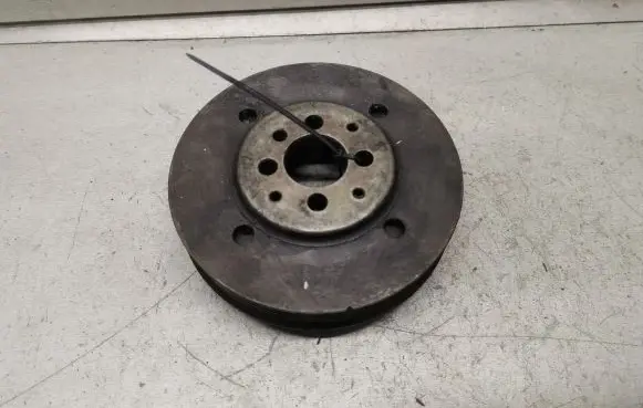 Volkswagen Golf IV Crankshaft pulley