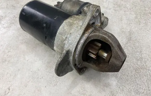 Opel Corsa D Starter motor 0001107493 55566800 20090511