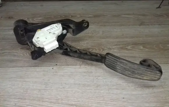 Volvo XC90 Accelerator throttle pedal 30666656