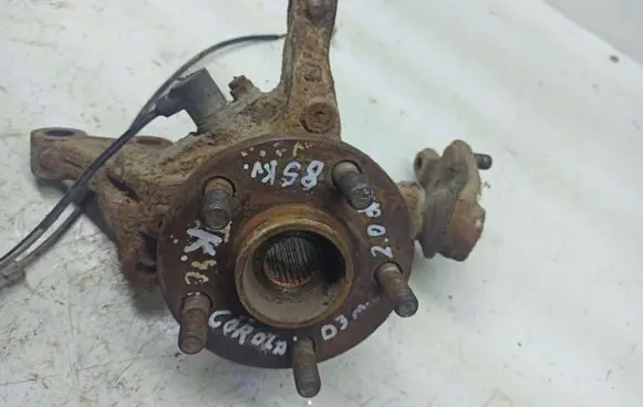 Toyota Corolla E120 E130 Front wheel hub