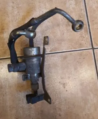 Volkswagen Golf SportWagen Fuel pressure regulator 0438161002 044133534a