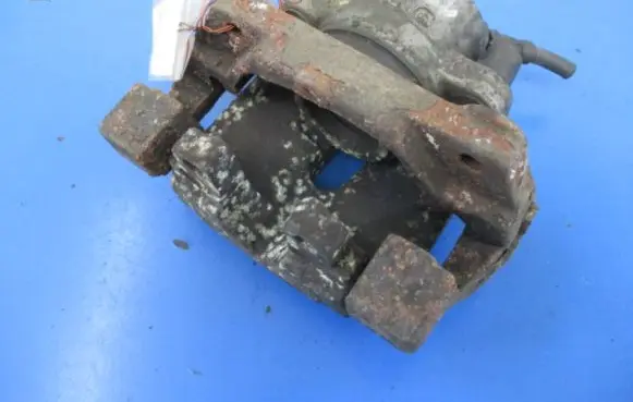BMW 5 E39 Front brake caliper