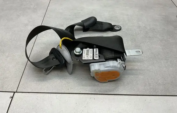 Hyundai i40 Front seatbelt 888103Z000