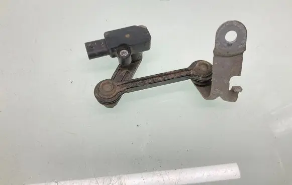Rear air suspension level height sensor
