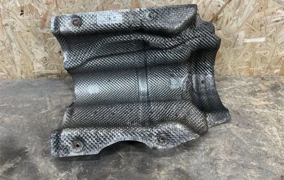 Mercedes-Benz C W204 Exhaust heat shield A2044710187