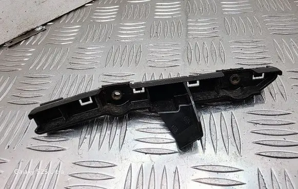 Front bumper mounting bracket