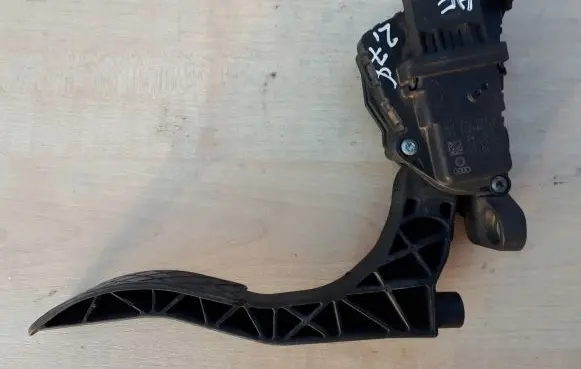 Audi A6 S6 C6 4F Accelerator throttle pedal 4F1721523A