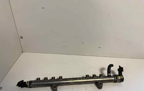 Volvo V70 Fuel main line pipe 30777759 31216313 0445215025