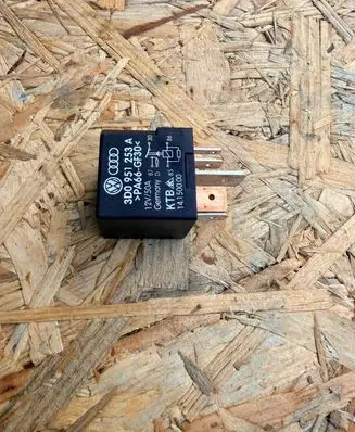 Volkswagen PASSAT B6 Other relay 3D0951253A