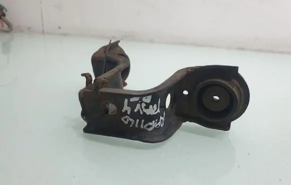 Toyota RAV 4 (XA30) Radiator mount bracket 